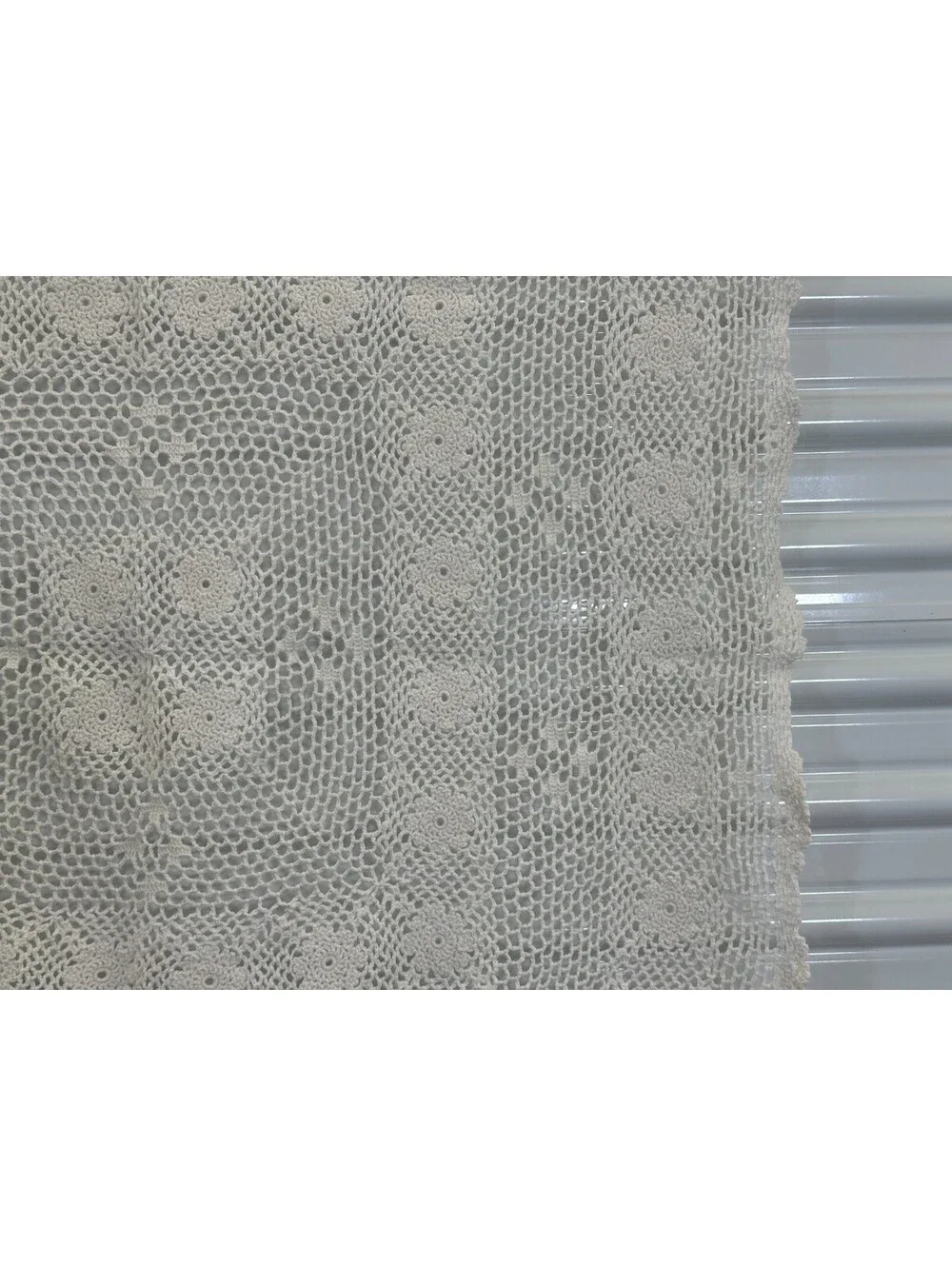 Vintage Crochet Tablecloth Topper Floral Pattern Cream White Scallop Edge 34x37